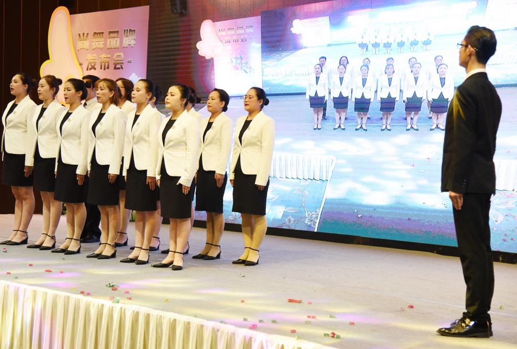 �Ϻ���֮������ѵѧУ